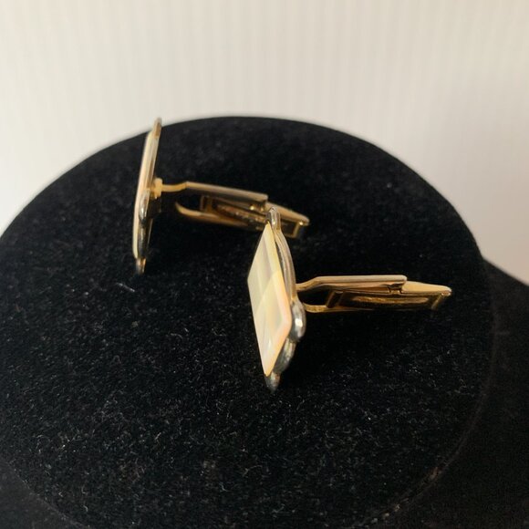 Vintage Mother of Pearl Gold Tone Cuff Link - Picture 2 of 3